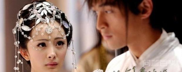 事情的起因是从锁妖塔顶端突然坍塌
