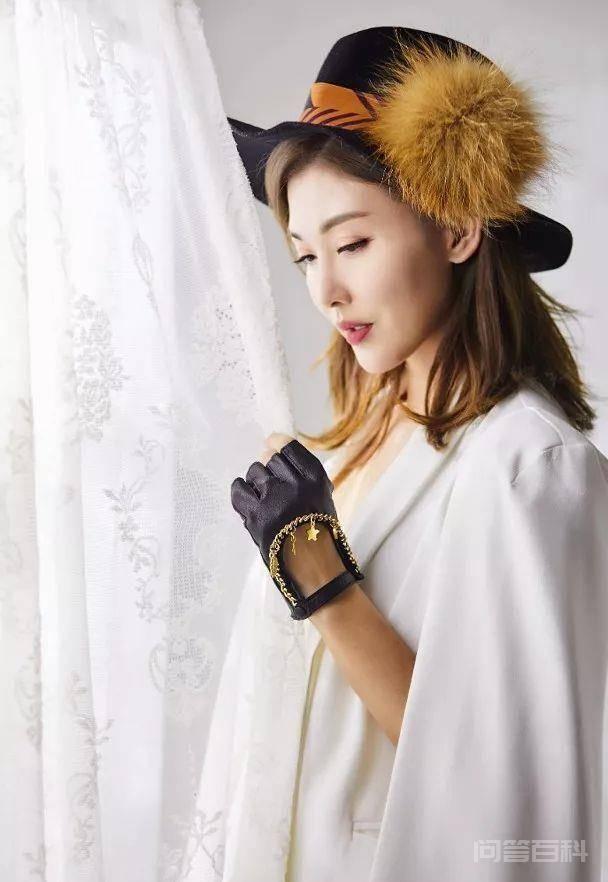 人气女星不慎发生意外踢爆脚趾:希望伤口不要再爆开 同题参见