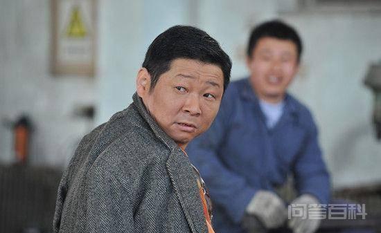 饰演太监走红,后娶小15岁模特娇妻,为儿子成农夫,今成人生赢家 还记得这首《百姓的事儿牵着走》吗?