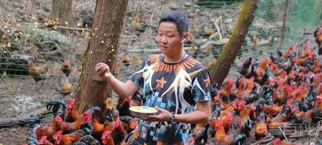 饰演太监走红,后娶小15岁模特娇妻,为儿子成农夫,今成人生赢家 也捧红了一众主创人员。