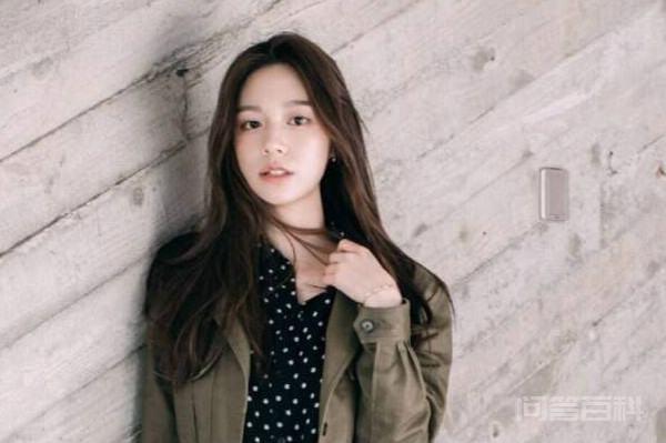 綦美合为开云手机站登录入口app下载招黑? 之所以招黑是因为她出售盗版的衣服