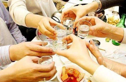 开云官网正规渠道级陪酒师能喝多少酒? 开云官网正规渠道级陪酒师酒量分别为: