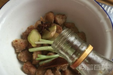 正宗四川老酥肉的做法 酱油3勺