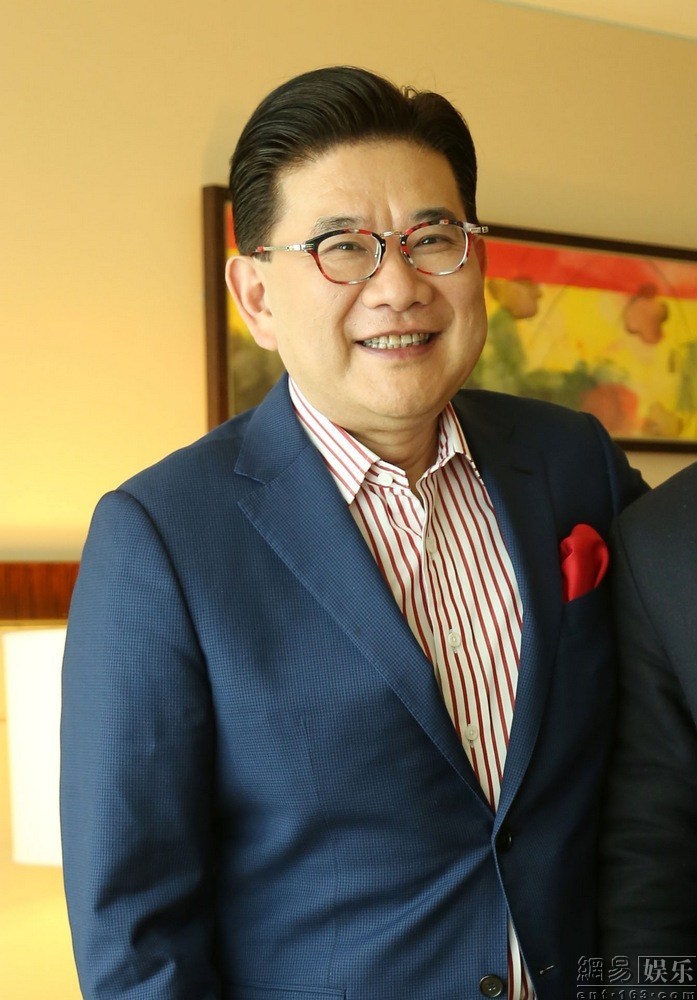 曹可凡薛之谦(上海第一主持人曹可凡为何人缘差) 虽然在上海第二医科大学(现上海交通大