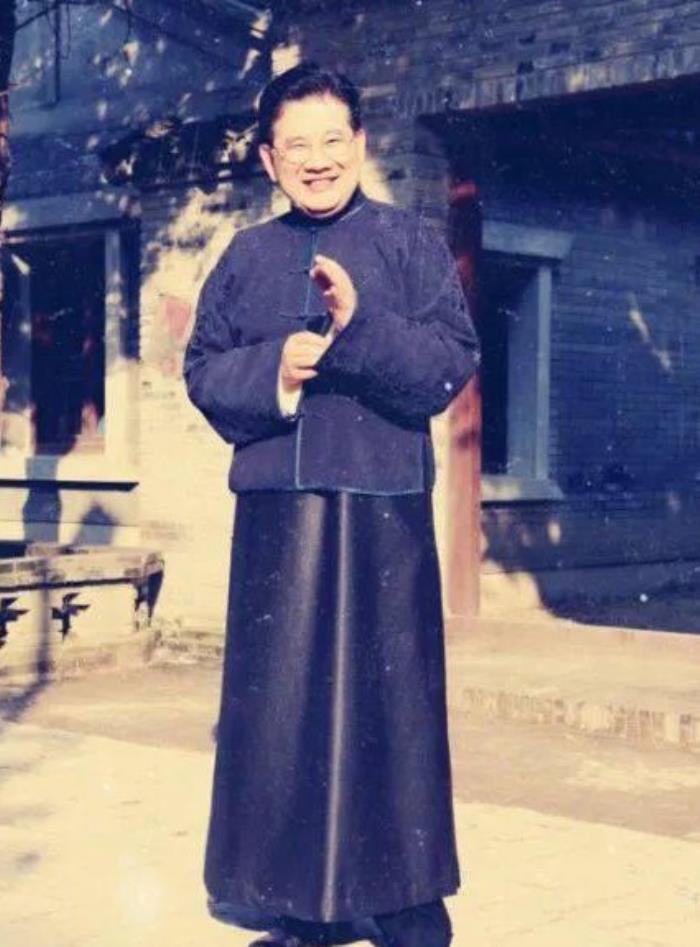 曹可凡薛之谦(上海第一主持人曹可凡为何人缘差) 曹可凡于1963年出生在上海