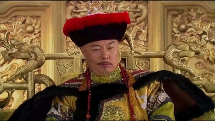 嘉庆皇帝主要特殊在他虽然坐上皇帝的位