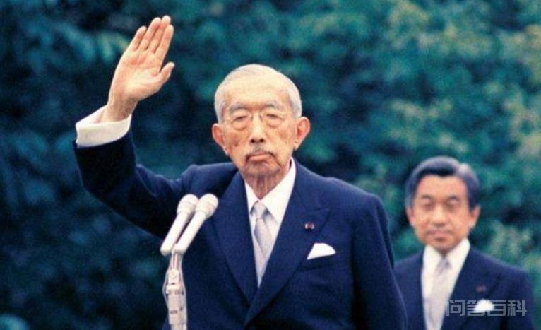 日本投降后,美国将领问天皇:你的下属切腹,你怎么不切腹? 你怎么不切腹