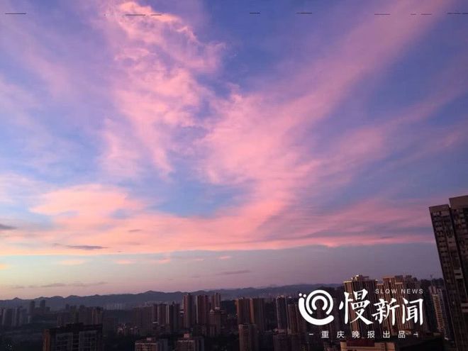 很多重庆人的朋友圈被紫色天空刷屏
