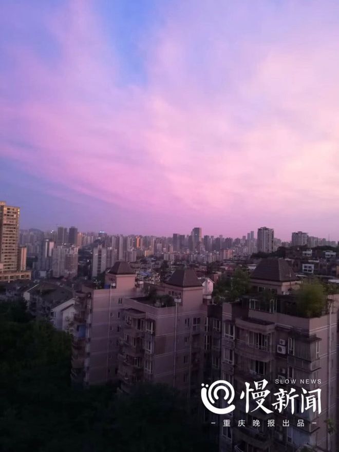 不少网友纷纷拍照发朋友圈