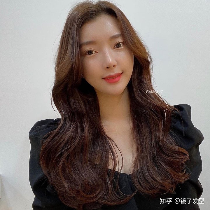 2021发型别乱剪,17款流行发型送给你,越看越心动 2021年流行的发型也是比较多元化的
