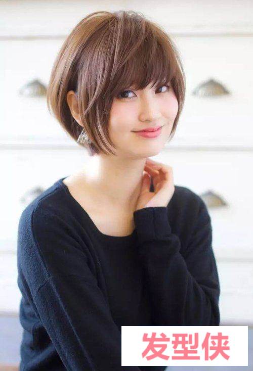 特别是女生们买这么多的衣服和化妆品不
