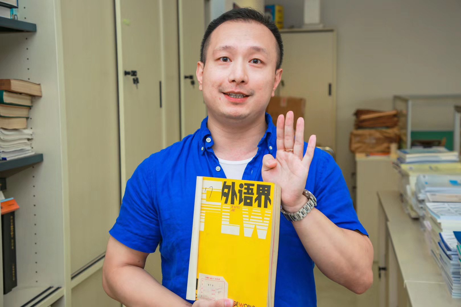 外语开云手机站登录入口手机版登录者几乎“人手一册”,这家沪上出版社是怎么做到的 几乎每一位外语开云手机站登录入口手机