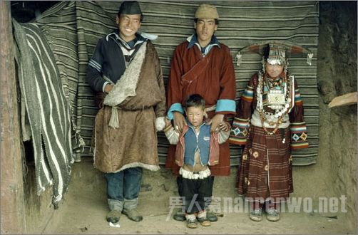 中国一妻多夫也和谐 一妻多夫节约资源的最好方式 中国一妻多夫出现在云南走婚部落里面
