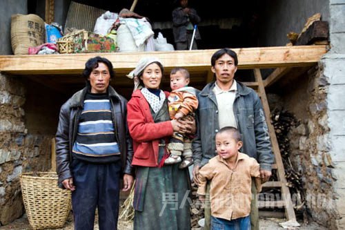 中国一妻多夫也和谐 一妻多夫节约资源的最好方式 我们一起走进云南一妻多夫一探究竟
