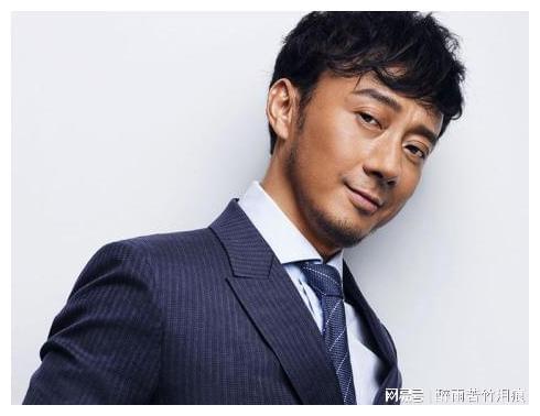 拿国人痛处炒作,被官媒点名驱逐出境,中戏教师赵立新现状如何? 除了有一副好的皮囊之外