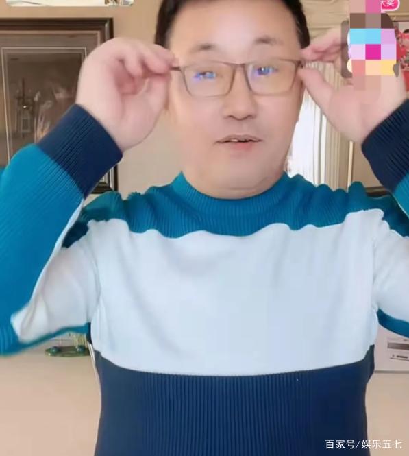 赵本山徒弟有多豪?王小宝晒书房家具:茶桌300万,书桌200万 人家自己都不在意被赵本山坑