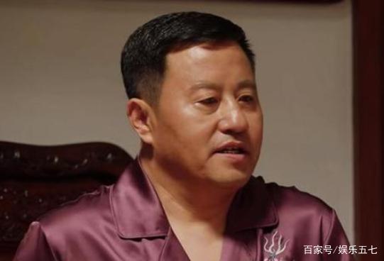 赵本山徒弟有多豪?王小宝晒书房家具:茶桌300万,书桌200万 对照阅读