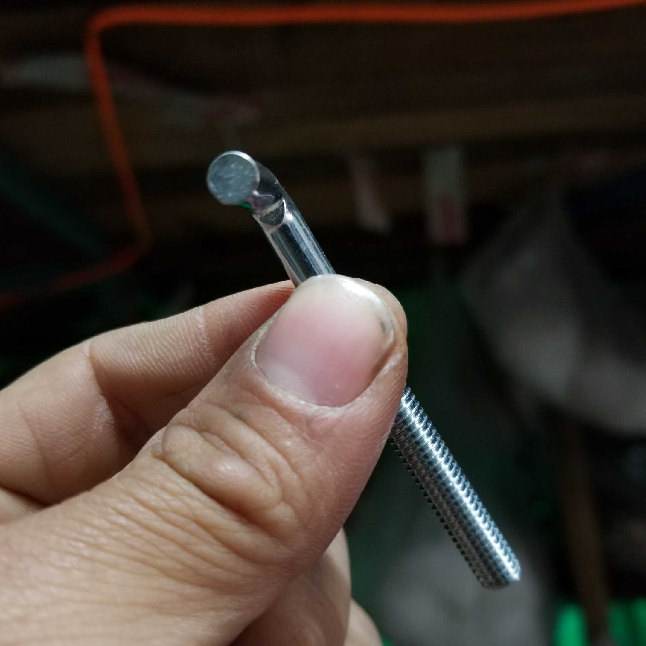 螺丝生锈了拧不开?就你笨!别人家用可乐一抹,轻轻松松拧下来! 小编就来教你几个拧开生锈螺丝的方法
