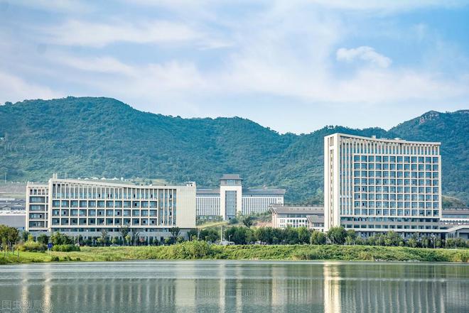 哪些大学入选过“国防生”招生单位?完全名单来了。 另一方面