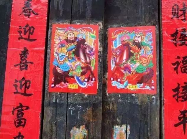 今天按照中国人的习俗该：