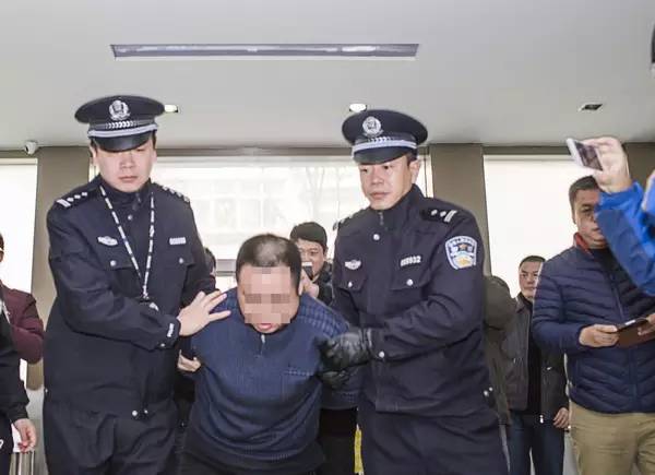 被“抄水表”骗开门,母女俩家中遇害!如何判断敲门的不是坏人?家里有老人孩子的 点击上方动感991