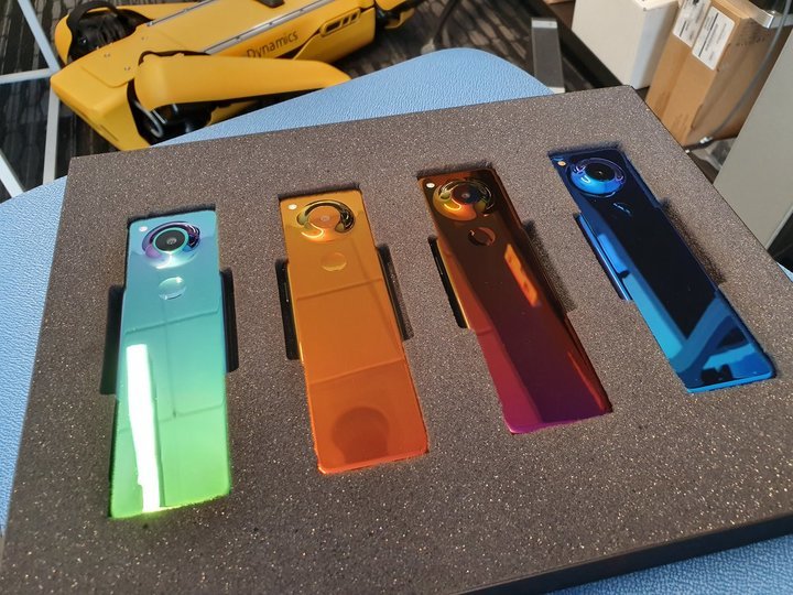 androids 之父正在做的新手机,是全面屏时代的「怪咖」 同题参见创业打造的 Essentia
