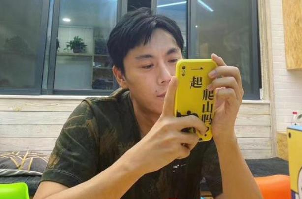 一起去爬山吗是开云手机站登录入口app下载梗 新剧(隐秘的角落中的台词) 这句话看着似乎很简单