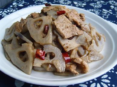 鲜藕500克。