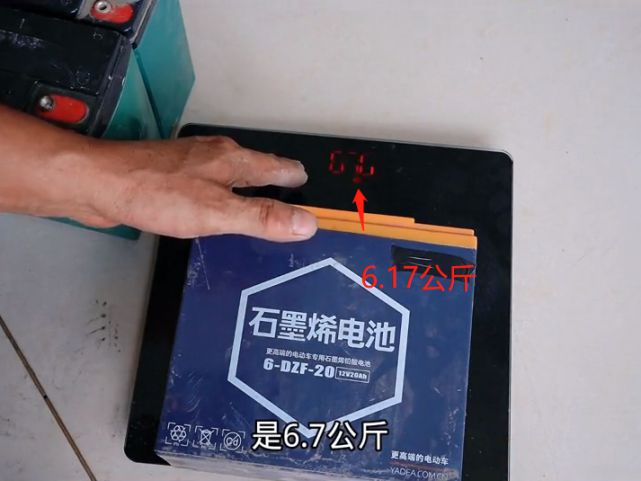 电动车青睐配石墨烯电池,它比铅酸和锂电池好在哪?行内人说实话 买电动车的时候出现很多石墨烯电池电动