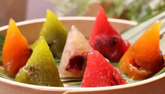 辅料：葡萄干50克,蜜枣100克