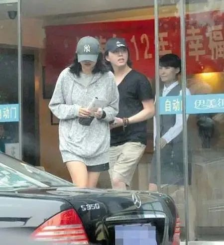 李云迪出事后,郎朗也被曝光了…… 也是开赛73年来最年轻的冠军。