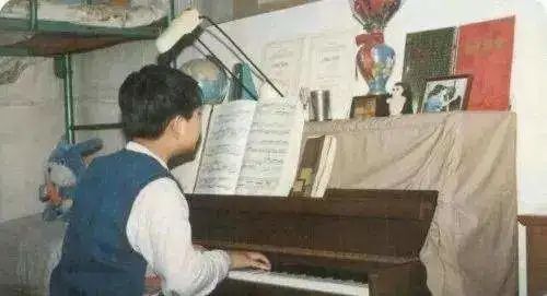 李云迪出事后,郎朗也被曝光了…… 24岁的钢琴家刘晓禹夺冠
