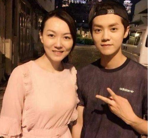 鹿晗的爸爸妈妈是谁 鹿晗出生在军人家庭