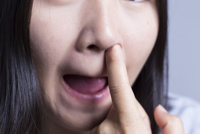 一、挖鼻孔吃掉鼻屎的人更健康吗 一位加拿大的专家称