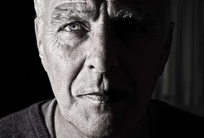 一、挖鼻孔吃掉鼻屎的人更健康吗 研究表明