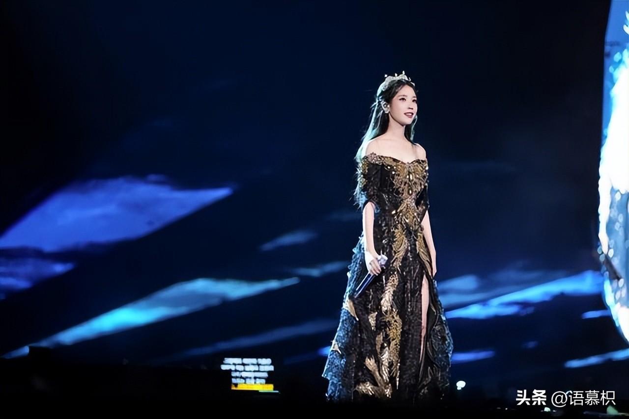 IU泛泪表示耳朵已经出状况一年,这2首热门曲演唱会再也听不到了 先是宣布两首夯曲不会再列入演唱会的歌