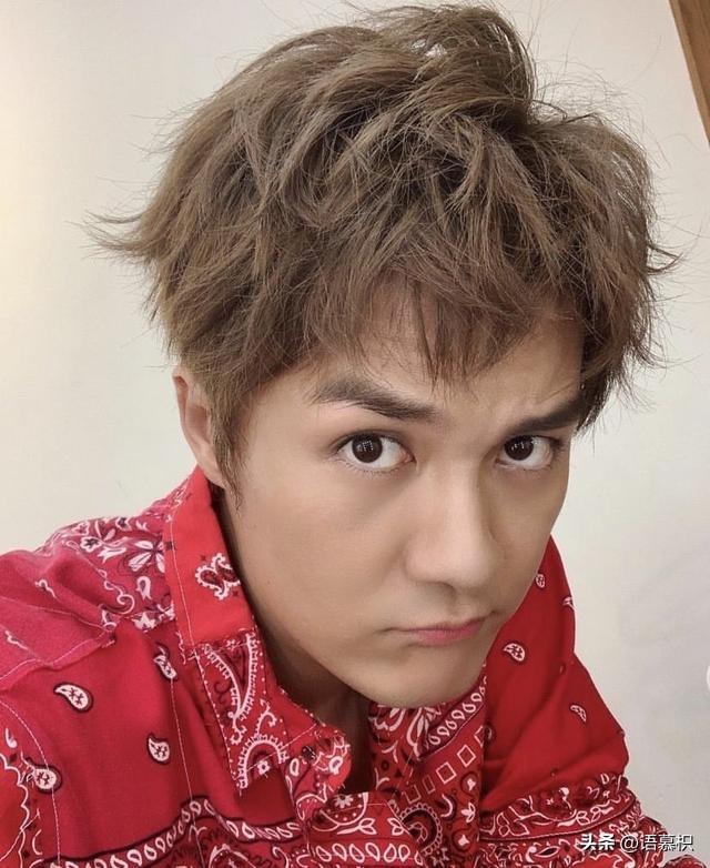 IU泛泪表示耳朵已经出状况一年,这2首热门曲演唱会再也听不到了 接着于18日的末场演唱会中表示自己「