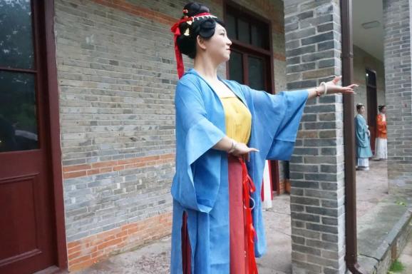 着我汉家衣裳,兴我礼仪之邦!锦堂汉服社成立 垂英袅袅