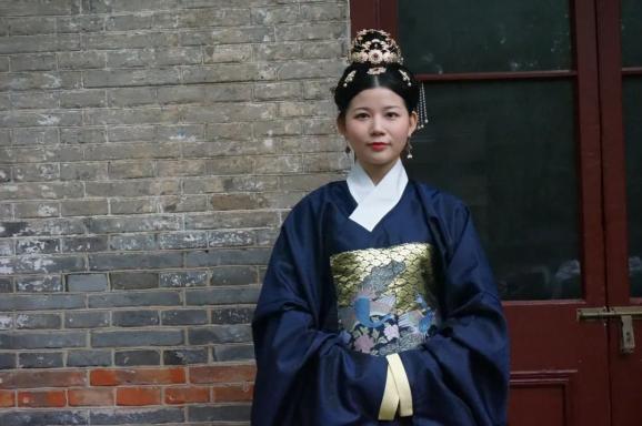 着我汉家衣裳,兴我礼仪之邦!锦堂汉服社成立 有一群特殊的客人与这所百年老校来了一