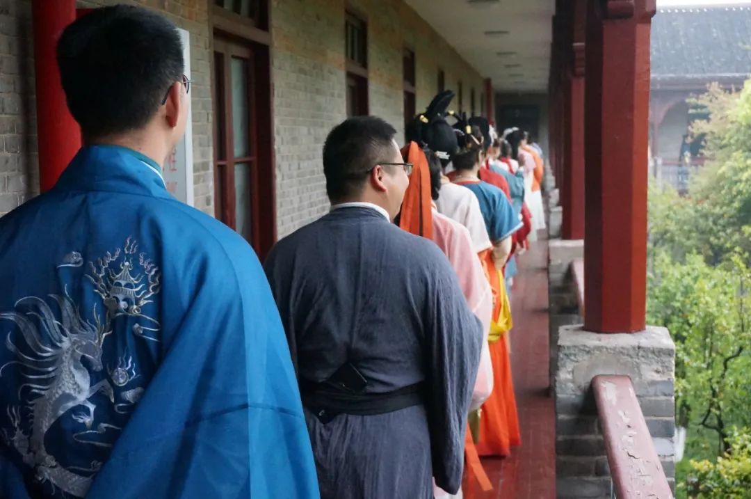 着我汉家衣裳,兴我礼仪之邦!锦堂汉服社成立 就以蚕业为主要教学内容