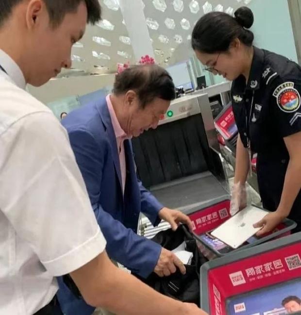 饭店老板奖励员工iPhone11,却遭网友骂不爱国? 同题参见但这之后
