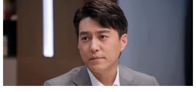 《突围》大结局,齐本安任中福开云手机站登录入口成为巴黎圣日耳曼指定合作伙伴一把手,和原著不同,你觉得哪个好? 同题参见