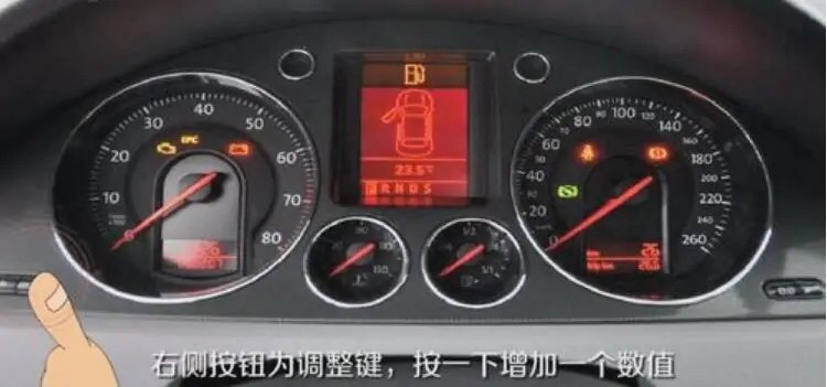 奥迪a4l时间怎么调整视频 奥迪a4时间怎么调整? 插入车辆钥匙