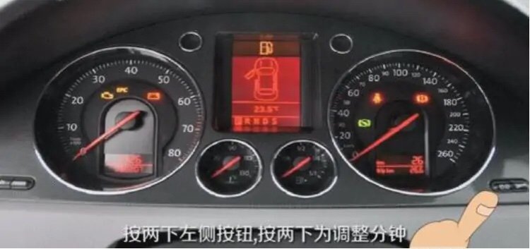 奥迪a4l时间怎么调整视频 奥迪a4时间怎么调整? 启动奥迪A4车辆,插入车辆钥匙。