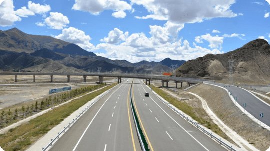 拉日高速公路）建设全面提速