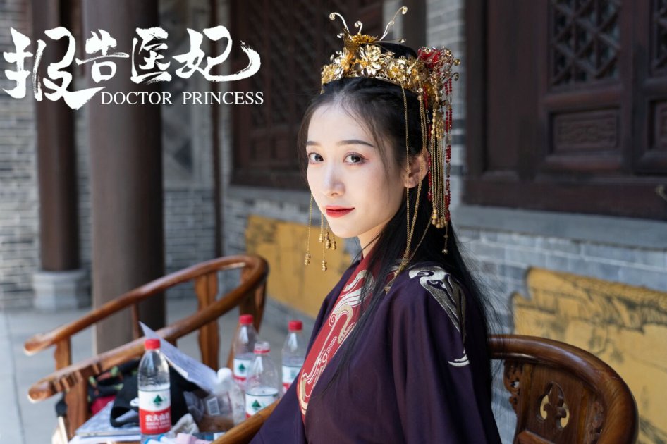女主穿越失身,太子争风吃醋不惜大打出手,上演二男争一女剧情 抖音等短视频平台热播报告医妃
