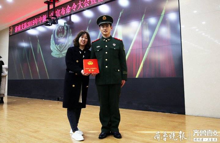 同题参见享受着属于他们的荣光时刻