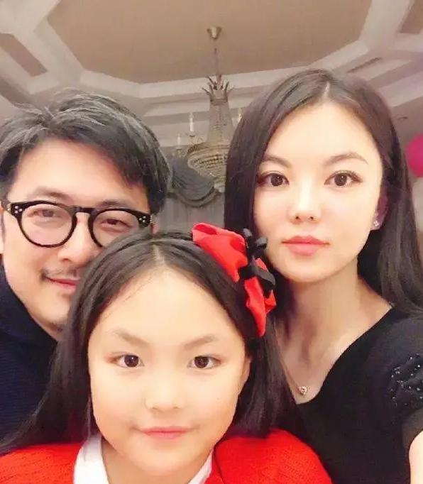 到了就让她化妆拍戏