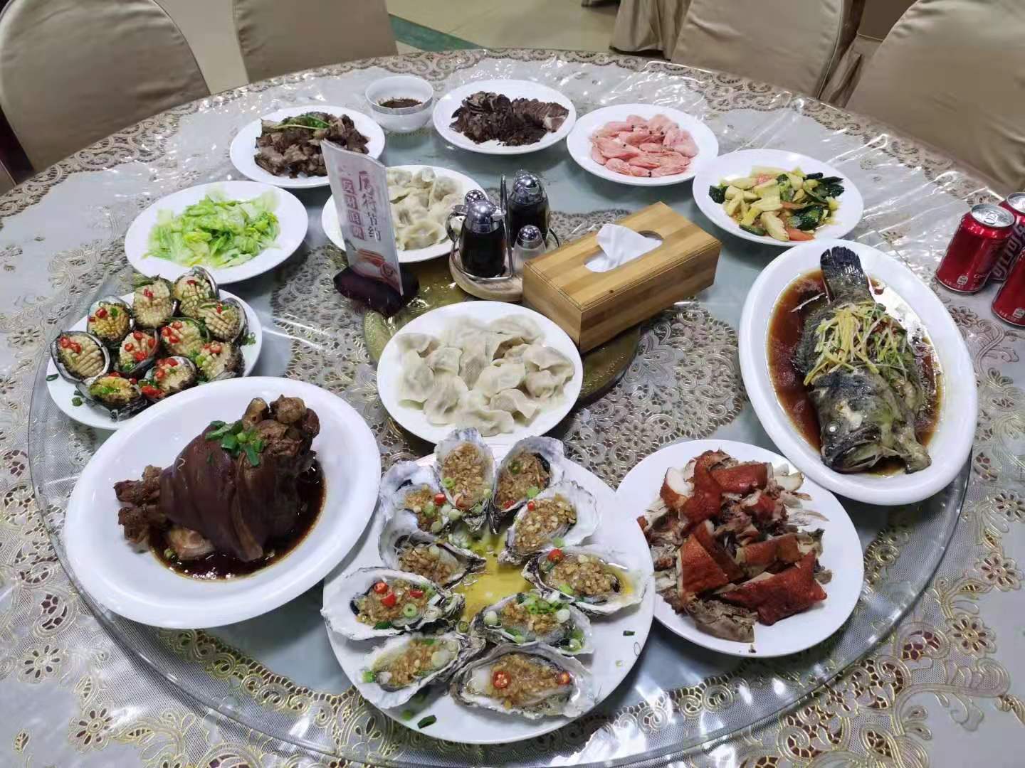 今天十多位原同事聚餐,没人买单僵持着老板报警了,你怎么看 没人付钱