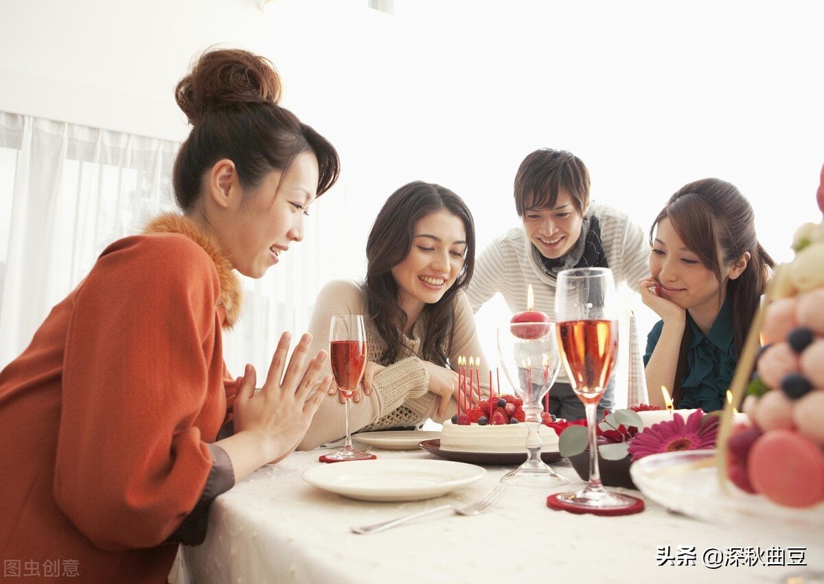 今天十多位原同事聚餐,没人买单僵持着老板报警了,你怎么看 吃完饭都不愿意买单